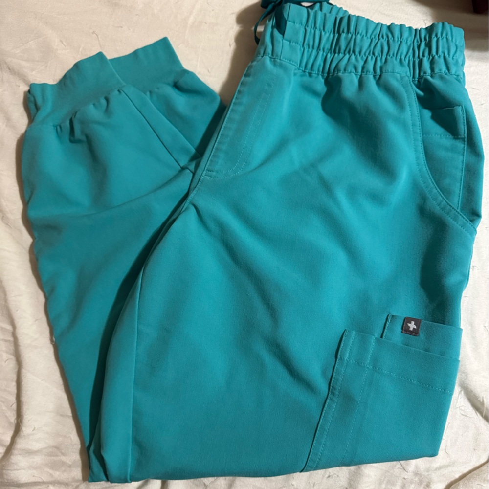 Figs medium petite scrub pants